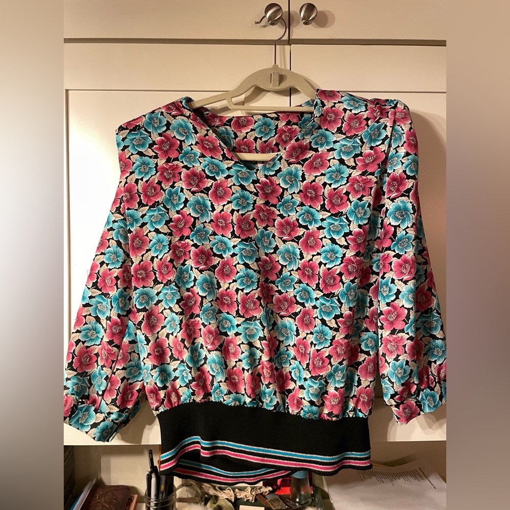Evanna Vintage Floral Top w Shoulder Pads